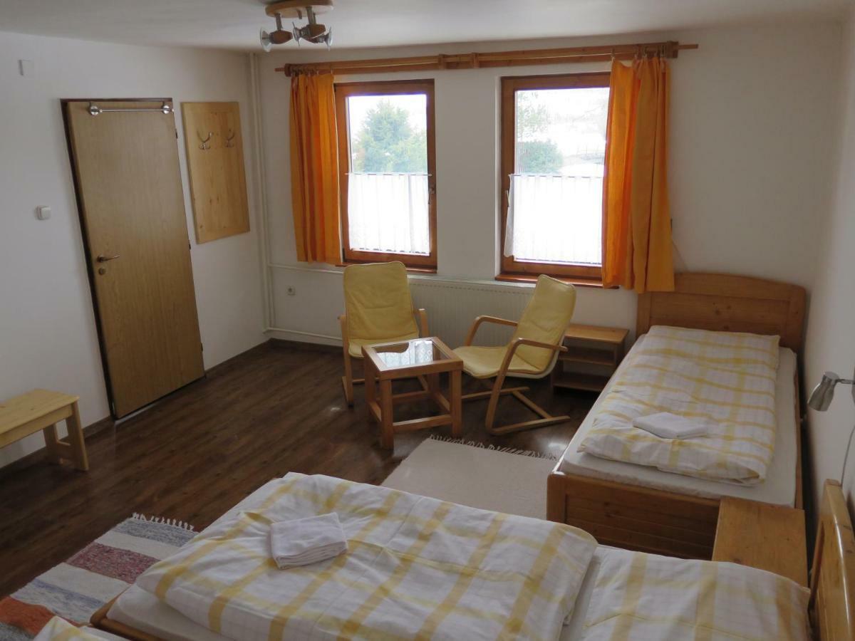 Zubrovica Guest House เตลการ์ต ภายนอก รูปภาพ