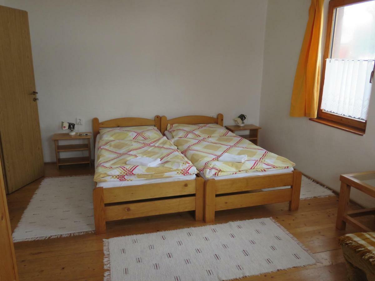 Zubrovica Guest House เตลการ์ต ภายนอก รูปภาพ