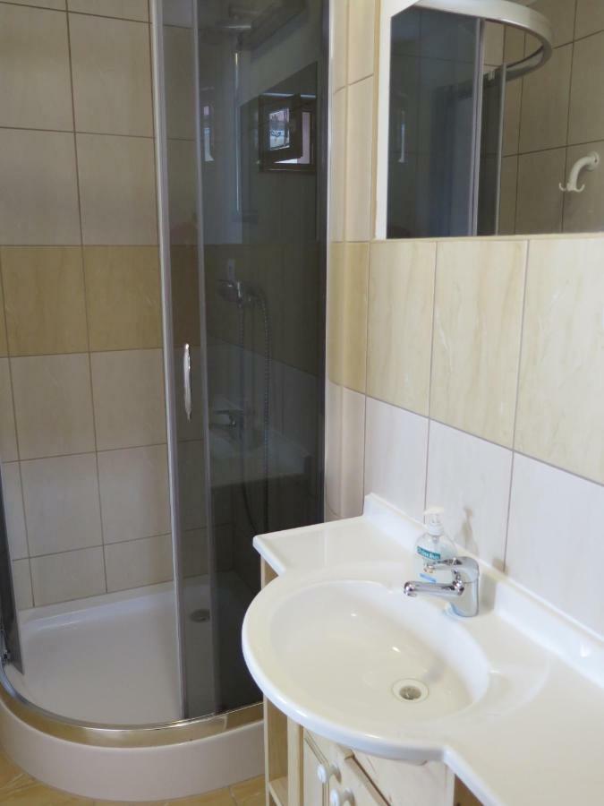 Zubrovica Guest House เตลการ์ต ภายนอก รูปภาพ