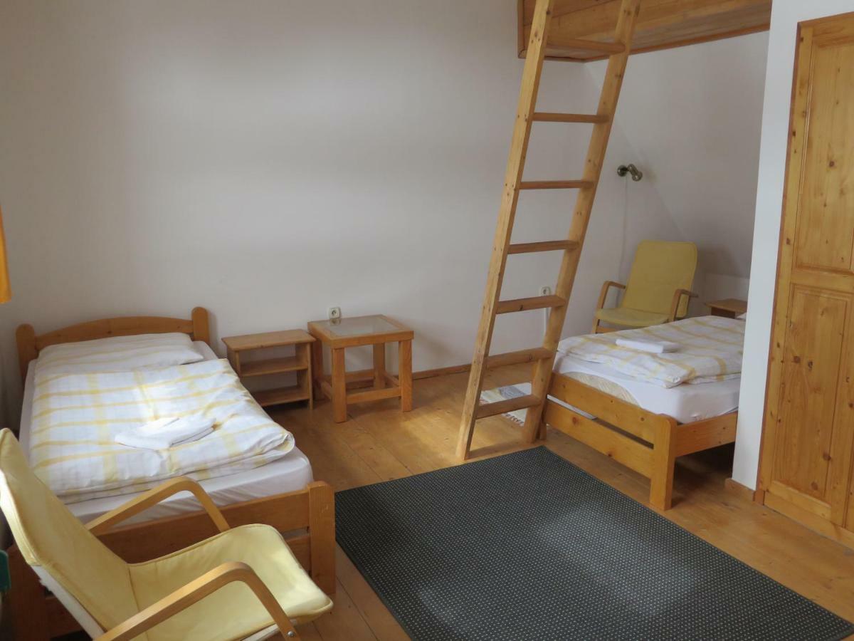 Zubrovica Guest House เตลการ์ต ภายนอก รูปภาพ