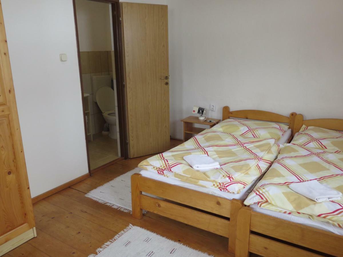 Zubrovica Guest House เตลการ์ต ภายนอก รูปภาพ