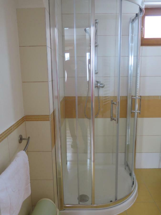 Zubrovica Guest House เตลการ์ต ภายนอก รูปภาพ