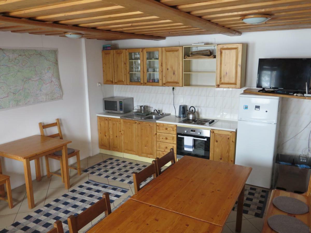 Zubrovica Guest House เตลการ์ต ภายนอก รูปภาพ